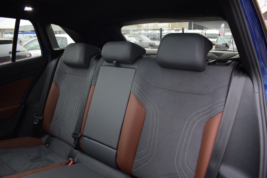 Volkswagen ID.4 Max 77 kWh | Trekhaak | Pano | Stuur- en Stoelverw. | Half Leer