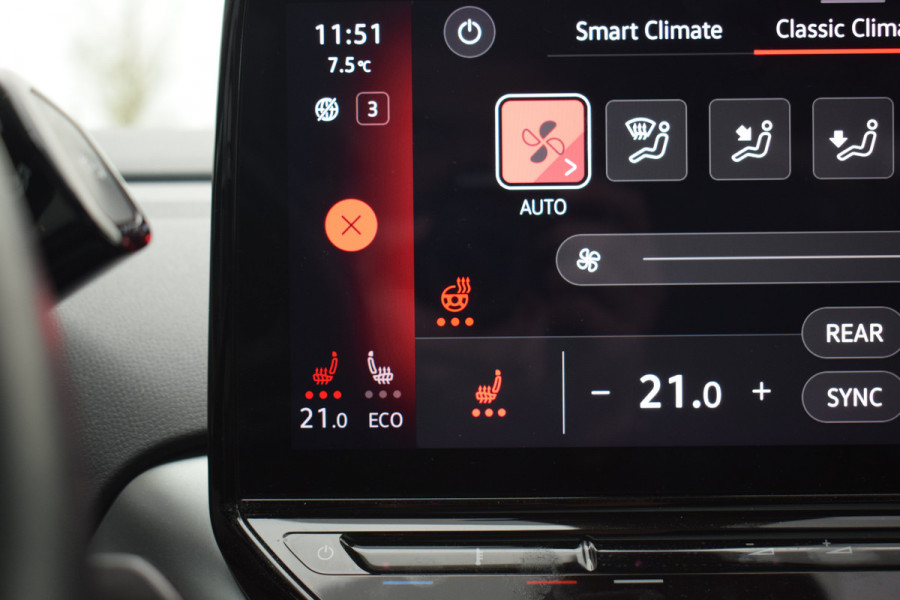 Volkswagen ID.4 Max 77 kWh | Trekhaak | Pano | Stuur- en Stoelverw. | Half Leer