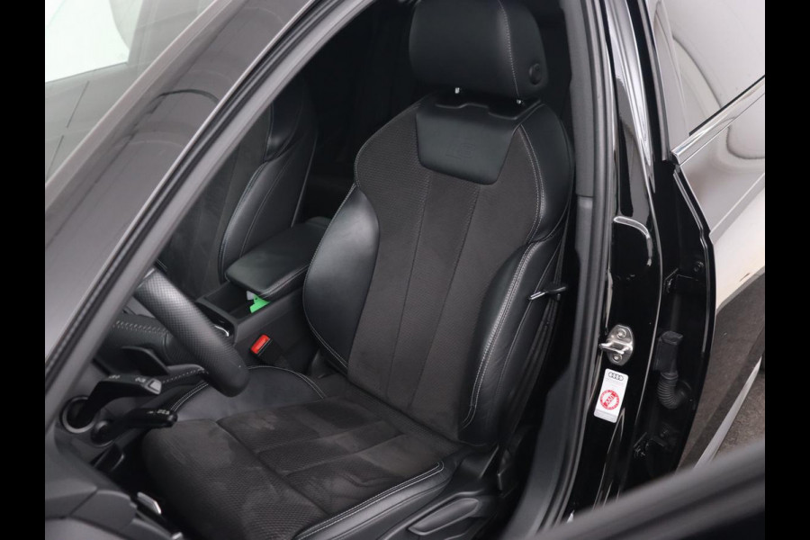 Audi A4 40 TFSI Sport S Line Black Edition | Stoelverwarming | Adaptive cruise | Keyless | Virtual Cockpit | Carplay | Half leder | Navigatie | Full LED | 19'' | Sportstoelen | Sfeerverlichting
