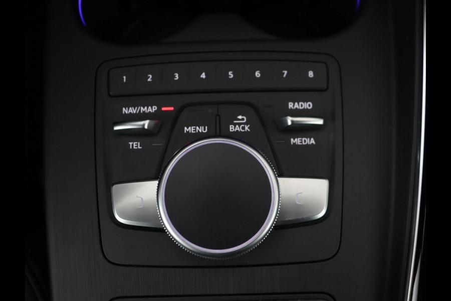 Audi A4 40 TFSI Sport S Line Black Edition | Stoelverwarming | Adaptive cruise | Keyless | Virtual Cockpit | Carplay | Half leder | Navigatie | Full LED | 19'' | Sportstoelen | Sfeerverlichting