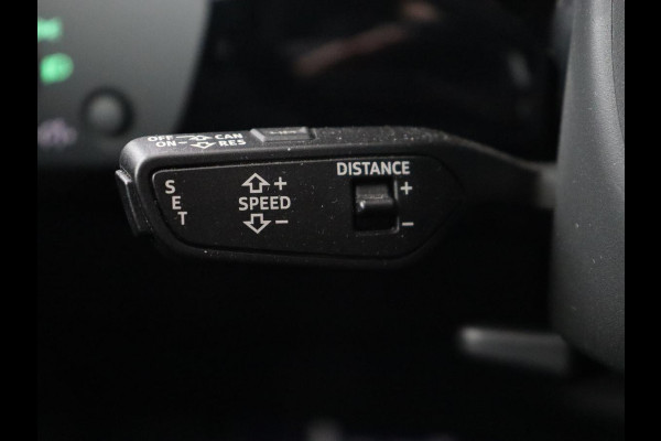 Audi A4 40 TFSI Sport S Line Black Edition | Stoelverwarming | Adaptive cruise | Keyless | Virtual Cockpit | Carplay | Half leder | Navigatie | Full LED | 19'' | Sportstoelen | Sfeerverlichting