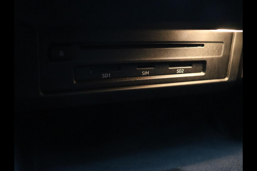 Audi A4 40 TFSI Sport S Line Black Edition | Stoelverwarming | Adaptive cruise | Keyless | Virtual Cockpit | Carplay | Half leder | Navigatie | Full LED | 19'' | Sportstoelen | Sfeerverlichting