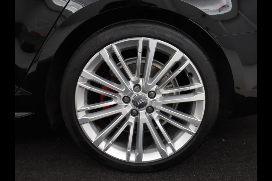Audi A4 40 TFSI Sport S Line Black Edition | Stoelverwarming | Adaptive cruise | Keyless | Virtual Cockpit | Carplay | Half leder | Navigatie | Full LED | 19'' | Sportstoelen | Sfeerverlichting