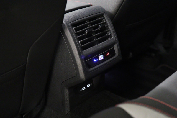 Volkswagen Golf 2.0 TSI GTI CLUBSPORT 45 JAHRE /PANO/AKRA/IQ-LIGHT/NURBURGRING//VOLL