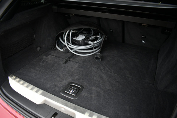 BMW 3 Serie Touring 330e M-Sport Pro LCI-2 Pano Trekh 360 HUD 19inch El-zetels