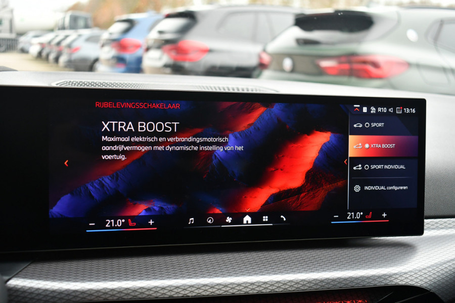 BMW 3 Serie Touring 330e M-Sport Pro LCI-2 Pano Trekh 360 HUD 19inch El-zetels