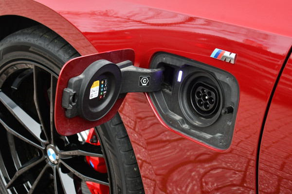 BMW 3 Serie Touring 330e M-Sport Pro LCI-2 Pano Trekh 360 HUD 19inch El-zetels