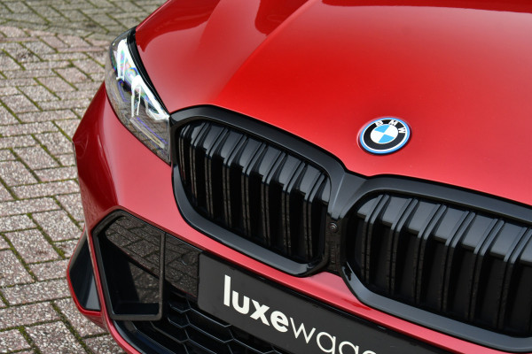 BMW 3 Serie Touring 330e M-Sport Pro LCI-2 Pano Trekh 360 HUD 19inch El-zetels