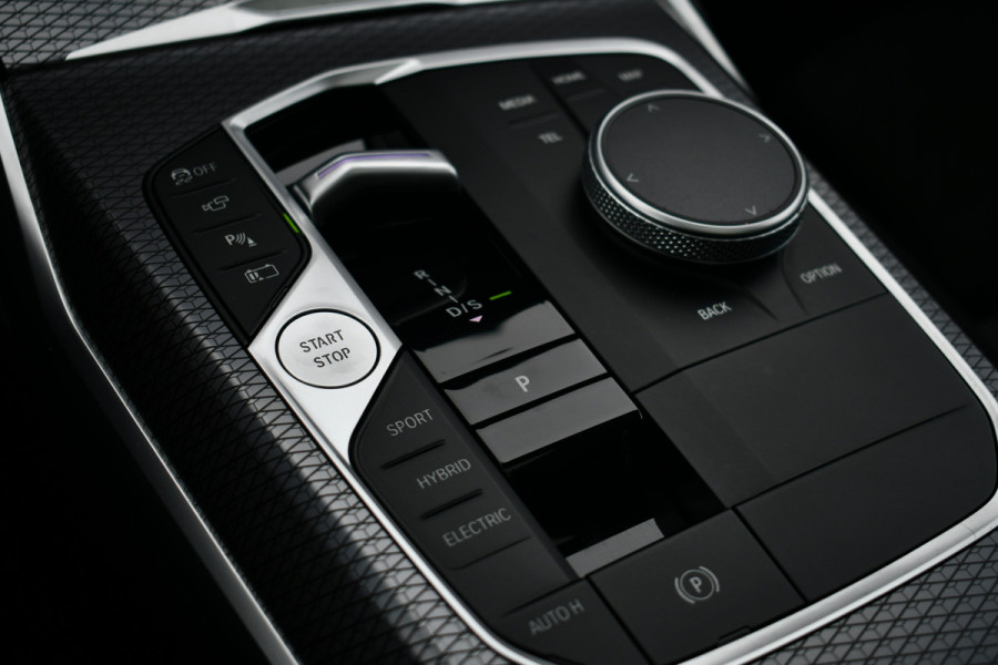 BMW 3 Serie Touring 330e M-Sport Pro LCI-2 Pano Trekh 360 HUD 19inch El-zetels