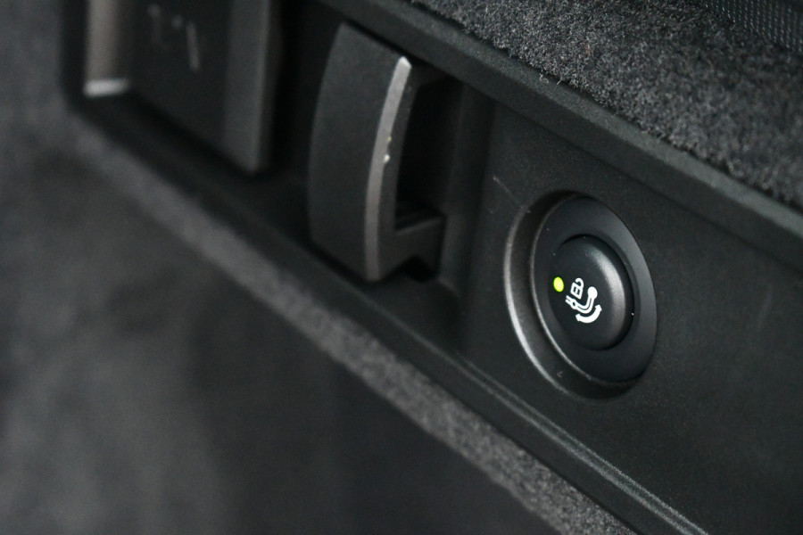 BMW 3 Serie Touring 330e M-Sport Pro LCI-2 Pano Trekh 360 HUD 19inch El-zetels