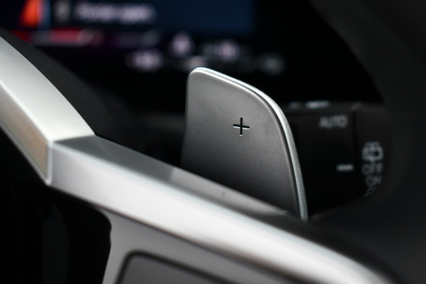 BMW 3 Serie Touring 330e M-Sport Pro LCI-2 Pano Trekh 360 HUD 19inch El-zetels