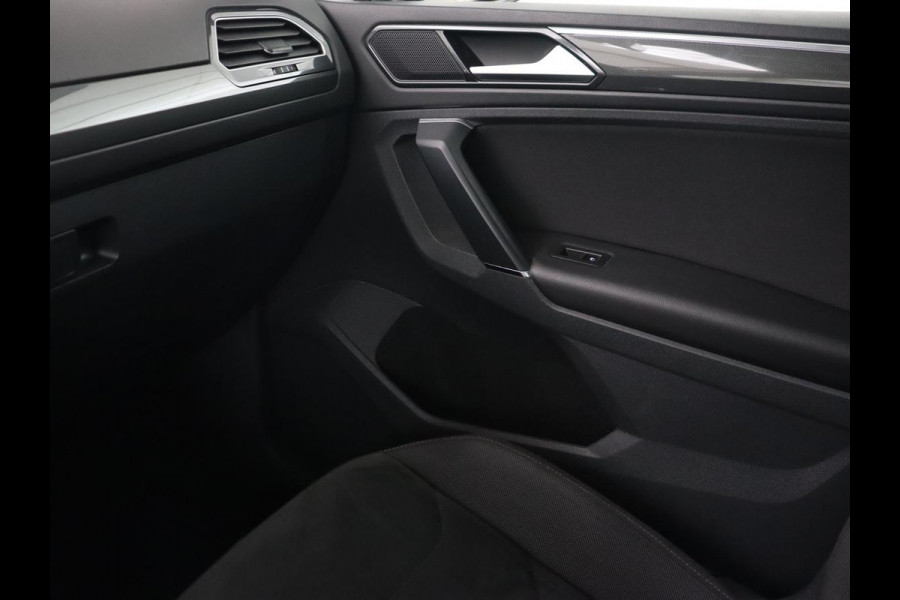 Volkswagen Tiguan 1.4 TSI Highline | Stoelverwarming | Carplay | Adaptief LED | Virtual Cockpit | Navigatie | Adaptive cruise | Parkeerhulp | Climate control