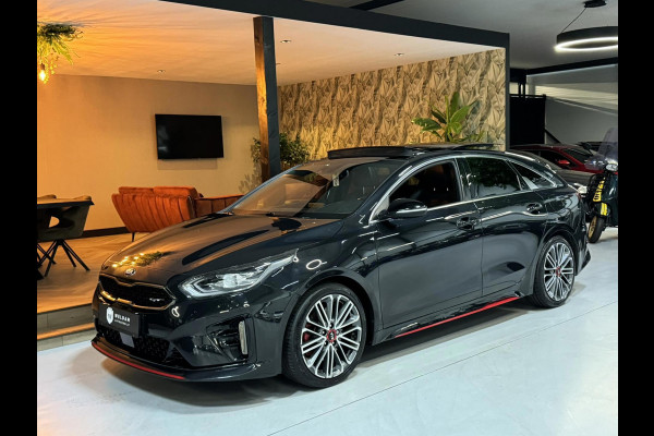 Kia ProCeed 1.6 T-GDI GT Garantie Trekhaak Pano Memory Camera Carplay StuurVW StoelVW Blindspot Elek Achterklep Navi Led Rijklaar