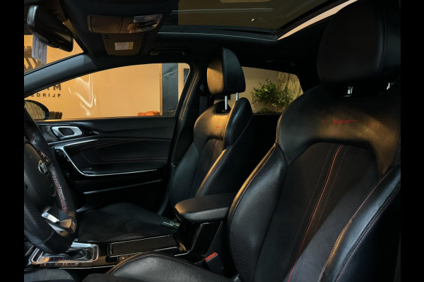 Kia ProCeed 1.6 T-GDI GT Garantie Trekhaak Pano Memory Camera Carplay StuurVW StoelVW Blindspot Elek Achterklep Navi Led Rijklaar