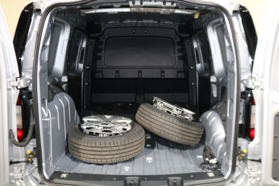 Volkswagen Caddy 2.0 TDI 120pk Automaat Led Airco Camera Black Edition