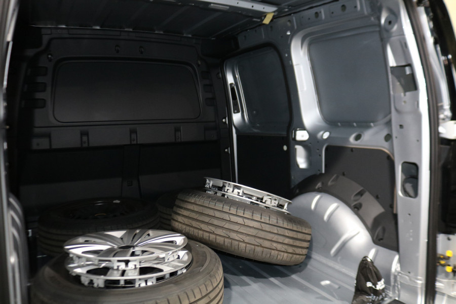 Volkswagen Caddy 2.0 TDI 120pk Automaat Led Airco Camera Black Edition