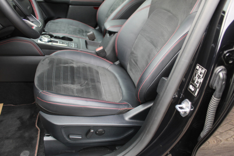 Ford Kuga 2.5-225pk Plug-in Hybrid ST-Line X. Hybride rijden voor een reële prijs ! Adaptive Cruise Control, Stoel- en voorraamverwarming, Climate Control, Metallic lak, Camera v+a, Elektr. achterklep, Side- en lane assist etc.