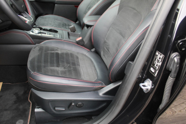 Ford Kuga 2.5-225pk Plug-in Hybrid ST-Line X. Hybride rijden voor een reële prijs ! Adaptive Cruise Control, Stoel- en voorraamverwarming, Climate Control, Metallic lak, Camera v+a, Elektr. achterklep, Side- en lane assist etc.