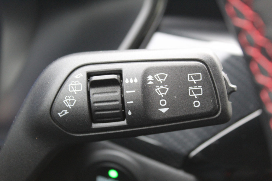 Ford Kuga 2.5-225pk Plug-in Hybrid ST-Line X. Hybride rijden voor een reële prijs ! Adaptive Cruise Control, Stoel- en voorraamverwarming, Climate Control, Metallic lak, Camera v+a, Elektr. achterklep, Side- en lane assist etc.