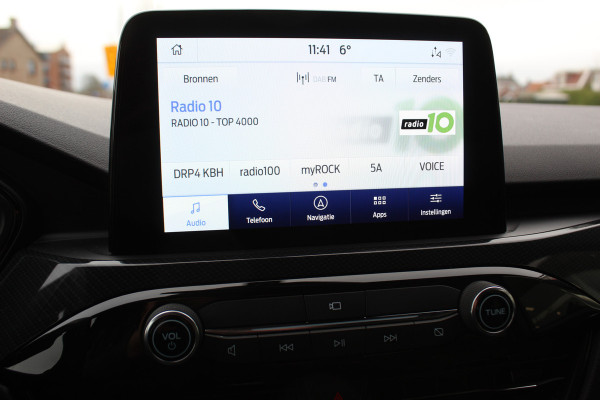 Ford Kuga 2.5-225pk Plug-in Hybrid ST-Line X. Hybride rijden voor een reële prijs ! Adaptive Cruise Control, Stoel- en voorraamverwarming, Climate Control, Metallic lak, Camera v+a, Elektr. achterklep, Side- en lane assist etc.