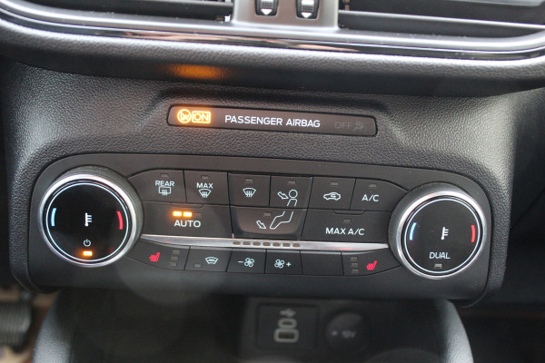 Ford Kuga 2.5-225pk Plug-in Hybrid ST-Line X. Hybride rijden voor een reële prijs ! Adaptive Cruise Control, Stoel- en voorraamverwarming, Climate Control, Metallic lak, Camera v+a, Elektr. achterklep, Side- en lane assist etc.