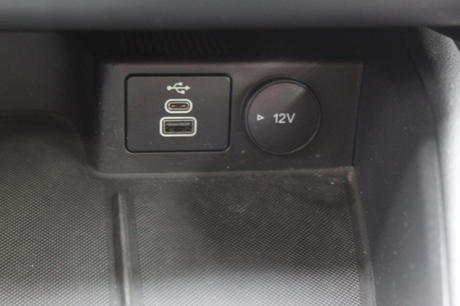 Ford Kuga 2.5-225pk Plug-in Hybrid ST-Line X. Hybride rijden voor een reële prijs ! Adaptive Cruise Control, Stoel- en voorraamverwarming, Climate Control, Metallic lak, Camera v+a, Elektr. achterklep, Side- en lane assist etc.