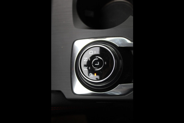 Ford Kuga 2.5-225pk Plug-in Hybrid ST-Line X. Hybride rijden voor een reële prijs ! Adaptive Cruise Control, Stoel- en voorraamverwarming, Climate Control, Metallic lak, Camera v+a, Elektr. achterklep, Side- en lane assist etc.