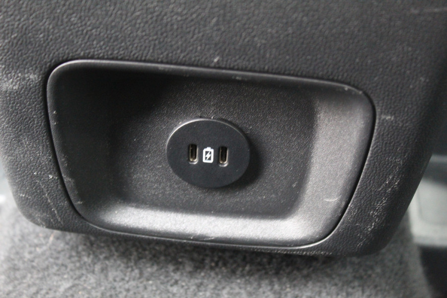 Ford Kuga 2.5-225pk Plug-in Hybrid ST-Line X. Hybride rijden voor een reële prijs ! Adaptive Cruise Control, Stoel- en voorraamverwarming, Climate Control, Metallic lak, Camera v+a, Elektr. achterklep, Side- en lane assist etc.