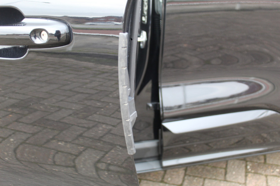 Ford Kuga 2.5-225pk Plug-in Hybrid ST-Line X. Hybride rijden voor een reële prijs ! Adaptive Cruise Control, Stoel- en voorraamverwarming, Climate Control, Metallic lak, Camera v+a, Elektr. achterklep, Side- en lane assist etc.