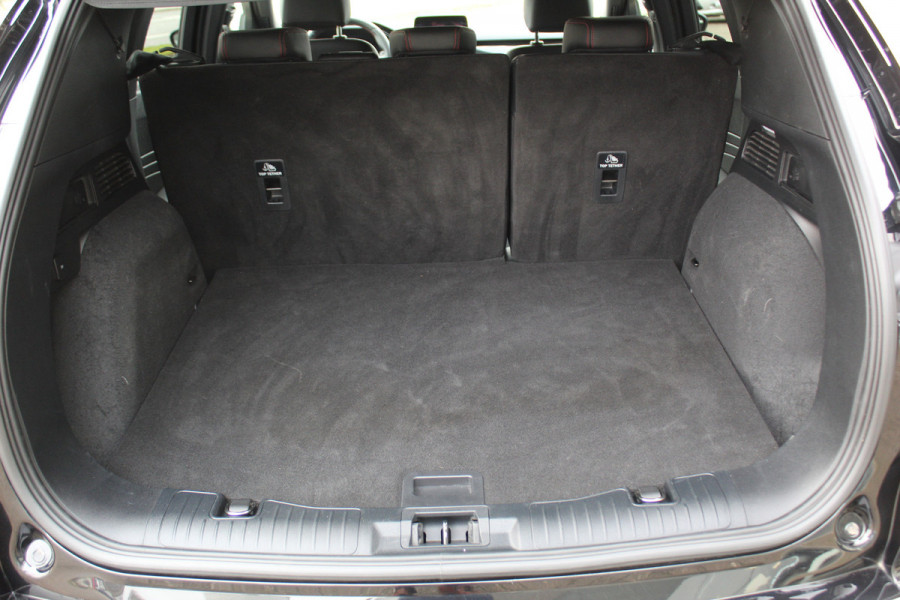 Ford Kuga 2.5-225pk Plug-in Hybrid ST-Line X. Hybride rijden voor een reële prijs ! Adaptive Cruise Control, Stoel- en voorraamverwarming, Climate Control, Metallic lak, Camera v+a, Elektr. achterklep, Side- en lane assist etc.