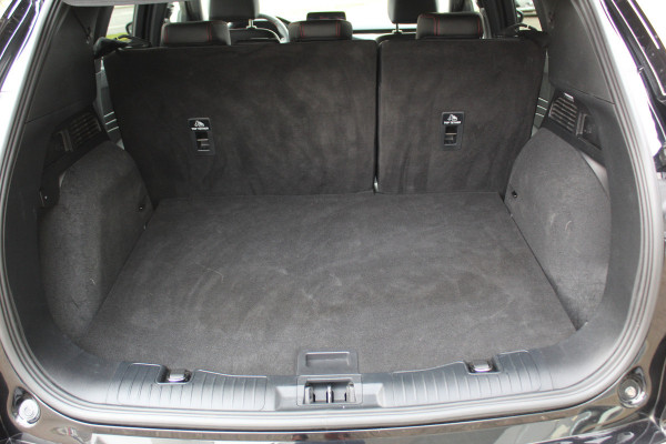 Ford Kuga 2.5-225pk Plug-in Hybrid ST-Line X. Hybride rijden voor een reële prijs ! Adaptive Cruise Control, Stoel- en voorraamverwarming, Climate Control, Metallic lak, Camera v+a, Elektr. achterklep, Side- en lane assist etc.