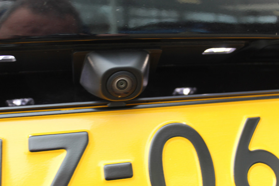 Ford Kuga 2.5-225pk Plug-in Hybrid ST-Line X. Hybride rijden voor een reële prijs ! Adaptive Cruise Control, Stoel- en voorraamverwarming, Climate Control, Metallic lak, Camera v+a, Elektr. achterklep, Side- en lane assist etc.