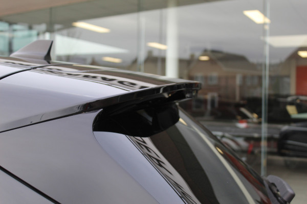 Ford Kuga 2.5-225pk Plug-in Hybrid ST-Line X. Hybride rijden voor een reële prijs ! Adaptive Cruise Control, Stoel- en voorraamverwarming, Climate Control, Metallic lak, Camera v+a, Elektr. achterklep, Side- en lane assist etc.