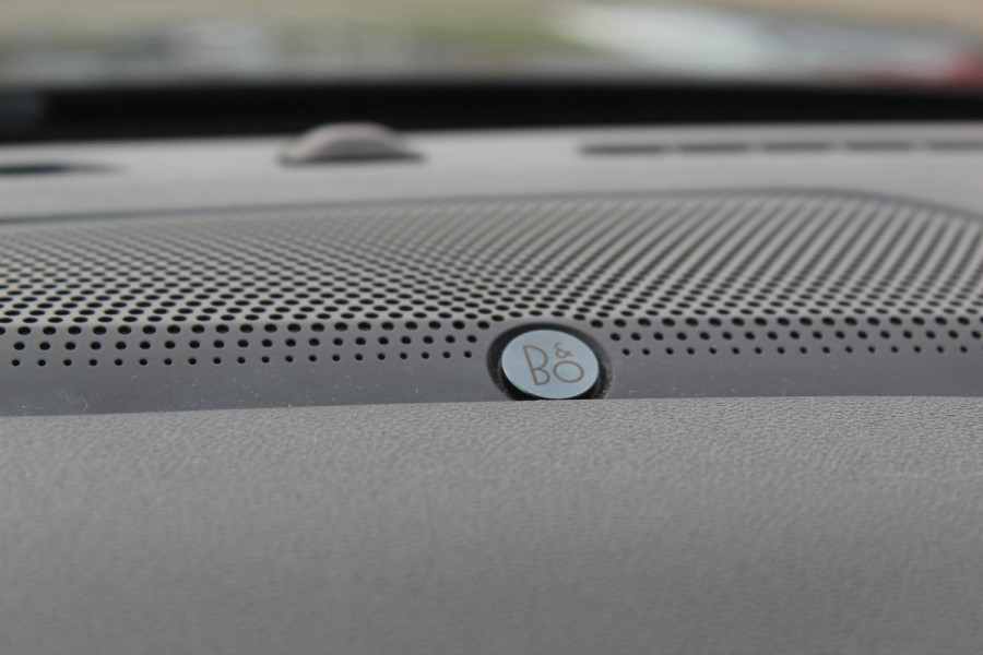 Ford Kuga 2.5-225pk Plug-in Hybrid ST-Line X. Hybride rijden voor een reële prijs ! Adaptive Cruise Control, Stoel- en voorraamverwarming, Climate Control, Metallic lak, Camera v+a, Elektr. achterklep, Side- en lane assist etc.