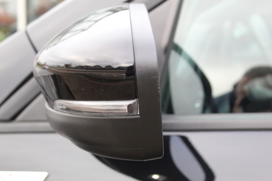 Ford Kuga 2.5-225pk Plug-in Hybrid ST-Line X. Hybride rijden voor een reële prijs ! Adaptive Cruise Control, Stoel- en voorraamverwarming, Climate Control, Metallic lak, Camera v+a, Elektr. achterklep, Side- en lane assist etc.