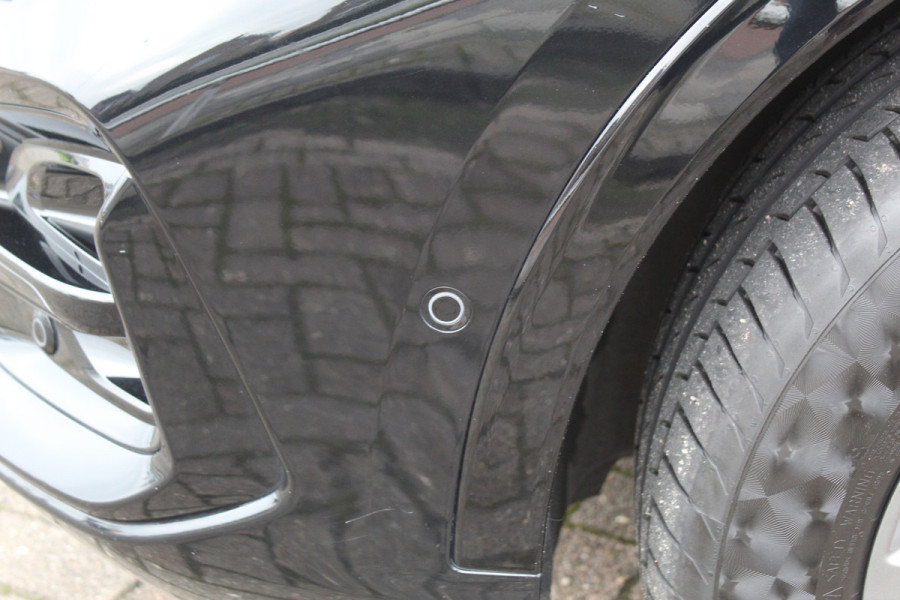 Ford Kuga 2.5-225pk Plug-in Hybrid ST-Line X. Hybride rijden voor een reële prijs ! Adaptive Cruise Control, Stoel- en voorraamverwarming, Climate Control, Metallic lak, Camera v+a, Elektr. achterklep, Side- en lane assist etc.