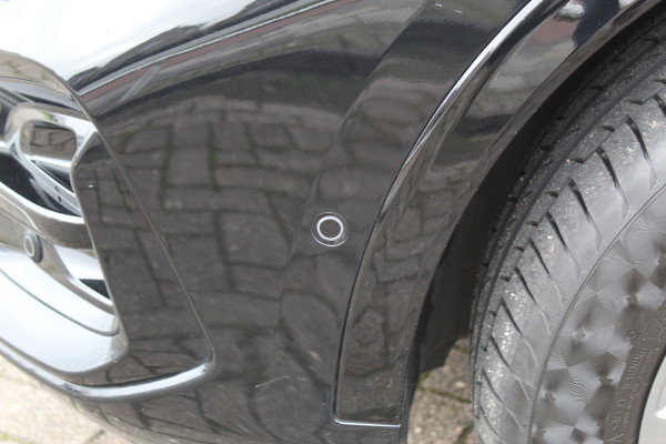 Ford Kuga 2.5-225pk Plug-in Hybrid ST-Line X. Hybride rijden voor een reële prijs ! Adaptive Cruise Control, Stoel- en voorraamverwarming, Climate Control, Metallic lak, Camera v+a, Elektr. achterklep, Side- en lane assist etc.