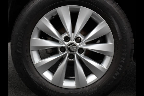Škoda Kamiq 1.0 TSI 110pk DSG Tour de France Navigatie Apple Carplay/Android Auto Cimate Control Camera Parkeer sensoren Led Adaptive Cruise Control