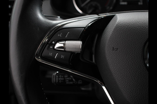 Škoda Kamiq 1.0 TSI 110pk DSG Tour de France Navigatie Apple Carplay/Android Auto Cimate Control Camera Parkeer sensoren Led Adaptive Cruise Control