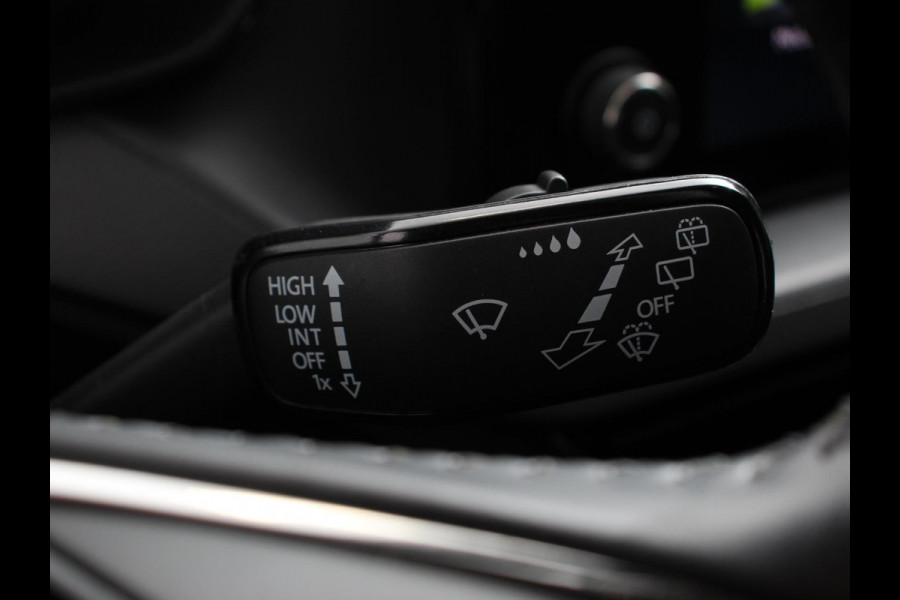 Škoda Kamiq 1.0 TSI 110pk DSG Tour de France Navigatie Apple Carplay/Android Auto Cimate Control Camera Parkeer sensoren Led Adaptive Cruise Control