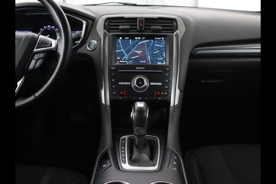 Ford Mondeo 2.0 IVCT HEV Titanium | Adaptive cruise | Stoelverwarming | Camera | Full LED | Carplay | Navigatie | Dodehoek detectie | Keyless | Park Assist | Climate control | Getint glas
