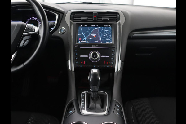 Ford Mondeo 2.0 IVCT HEV Titanium | Adaptive cruise | Stoelverwarming | Camera | Full LED | Carplay | Navigatie | Dodehoek detectie | Keyless | Park Assist | Climate control | Getint glas