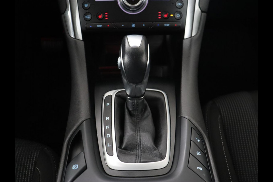 Ford Mondeo 2.0 IVCT HEV Titanium | Adaptive cruise | Stoelverwarming | Camera | Full LED | Carplay | Navigatie | Dodehoek detectie | Keyless | Park Assist | Climate control | Getint glas