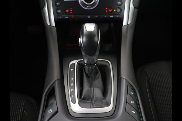 Ford Mondeo 2.0 IVCT HEV Titanium | Adaptive cruise | Stoelverwarming | Camera | Full LED | Carplay | Navigatie | Dodehoek detectie | Keyless | Park Assist | Climate control | Getint glas