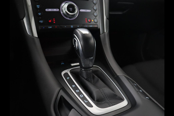 Ford Mondeo 2.0 IVCT HEV Titanium | Adaptive cruise | Stoelverwarming | Camera | Full LED | Carplay | Navigatie | Dodehoek detectie | Keyless | Park Assist | Climate control | Getint glas