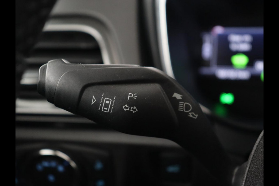 Ford Mondeo 2.0 IVCT HEV Titanium | Adaptive cruise | Stoelverwarming | Camera | Full LED | Carplay | Navigatie | Dodehoek detectie | Keyless | Park Assist | Climate control | Getint glas