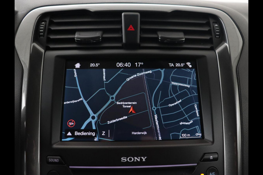 Ford Mondeo 2.0 IVCT HEV Titanium | Adaptive cruise | Stoelverwarming | Camera | Full LED | Carplay | Navigatie | Dodehoek detectie | Keyless | Park Assist | Climate control | Getint glas