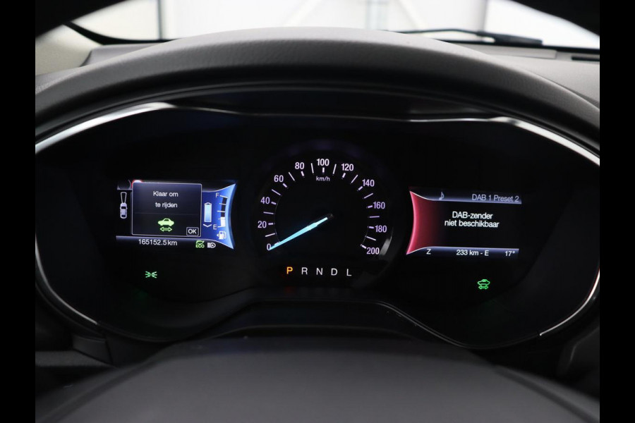 Ford Mondeo 2.0 IVCT HEV Titanium | Adaptive cruise | Stoelverwarming | Camera | Full LED | Carplay | Navigatie | Dodehoek detectie | Keyless | Park Assist | Climate control | Getint glas