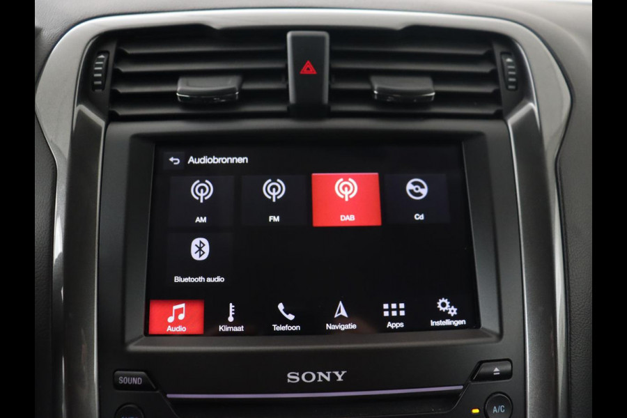 Ford Mondeo 2.0 IVCT HEV Titanium | Adaptive cruise | Stoelverwarming | Camera | Full LED | Carplay | Navigatie | Dodehoek detectie | Keyless | Park Assist | Climate control | Getint glas