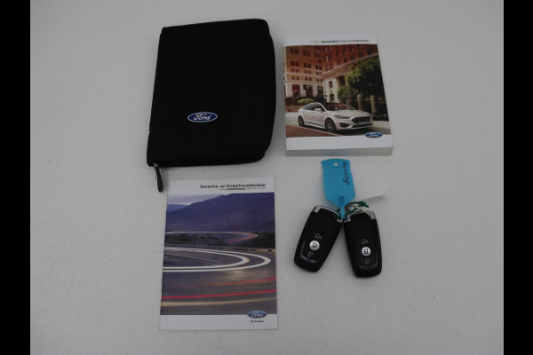 Ford Mondeo 2.0 IVCT HEV Titanium | Adaptive cruise | Stoelverwarming | Camera | Full LED | Carplay | Navigatie | Dodehoek detectie | Keyless | Park Assist | Climate control | Getint glas